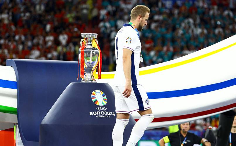 凯恩打造完美球员：C罗右脚+梅西左脚+哈兰德力量+布斯克茨球商