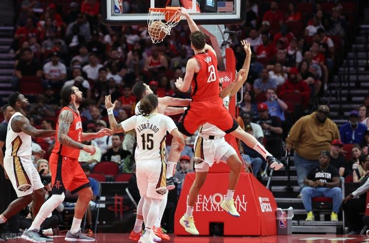 乌度卡：阿门没事只是小腿抽筋了 他原本还想坚持再出战