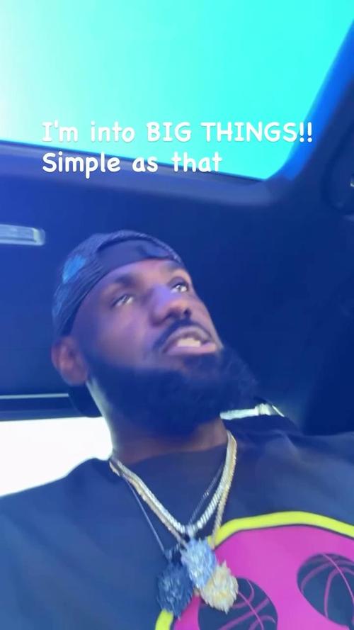 詹姆斯晒车内摇头晃脑听歌自嗨：今早的心情！