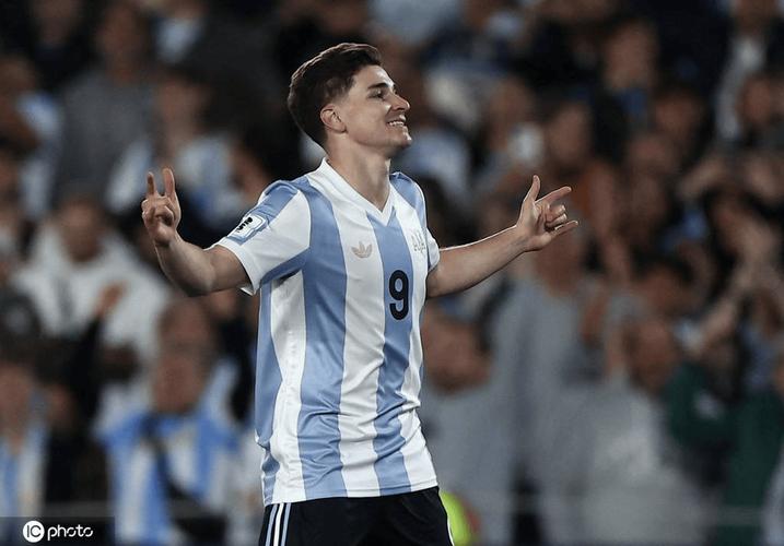 红白血脉传承！小西蒙尼将进球送给出生不久的侄子