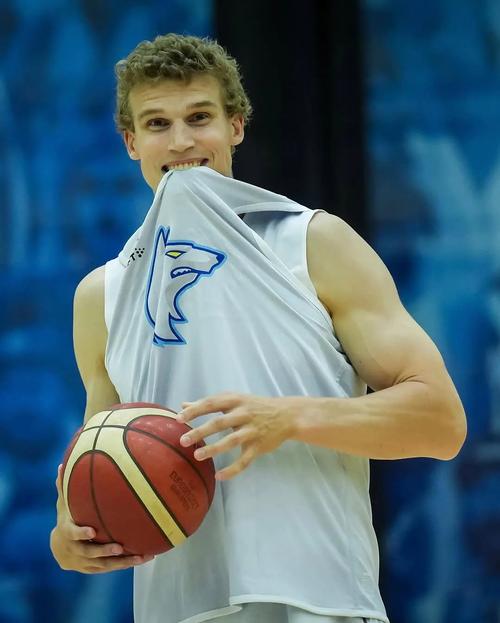 【评选】10月28日NBA最佳球员：马尔卡宁