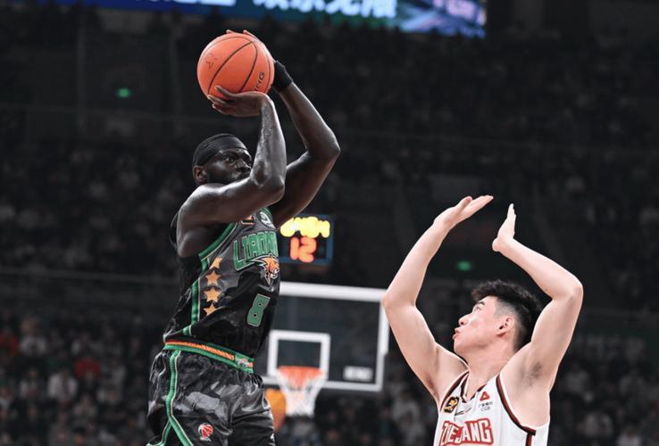 媒体人：弗格在有状态的情况下在CBA还是挺厉害的 得看伤养得咋样