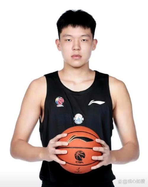 冯傲父亲：徐静雨是最不懂篮球的评论员 杨瀚森现在是菜鸟综合征