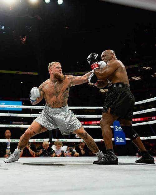 米切尔：泰森值得所有人的掌声 他一直在摸索进步现在越来越棒