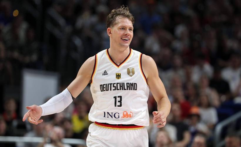 难救主！莫布里15中8拿到21分11板5助 三分4中3但罚球7中2