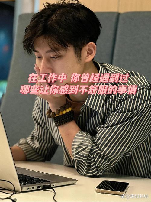 禁区内推人未判点！媒体人：刘浩帆这个动作也就是碰见沈寅豪了