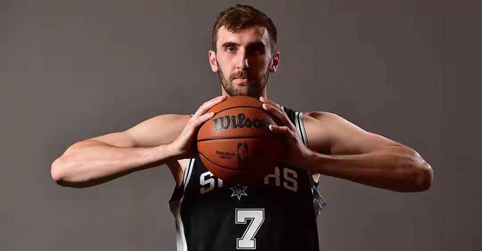 卡斯尔:科内特顺下攻筐防守端都打得很棒 也是优秀的沟通者