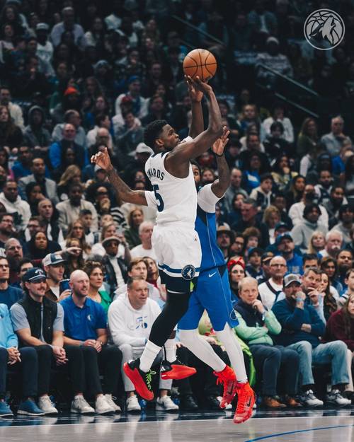 官方：前米堡主帅罗伯·爱德华兹重返狼队担任主教练，合同三年半