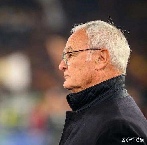 官方：阿尔克马尔总监霍伊贝尔茨将在本赛季结束后离任