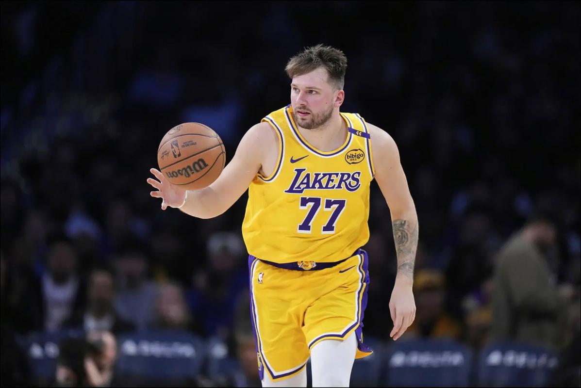 回归赛场打破质疑！詹姆斯证明自己与东契奇&小里的兼容没有问题