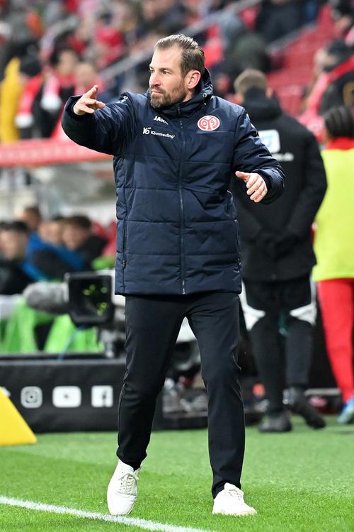 美因茨后卫科尔德甲第9次被出示红牌，成为德甲历史染红最多球员