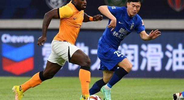 鄂媒：邓涵文合同年底到期，武汉三镇应不惜一切代价留住他