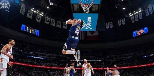 这也太梦幻了！约基奇背后骚传还能球领人 斯潘塞·琼斯轻松放篮