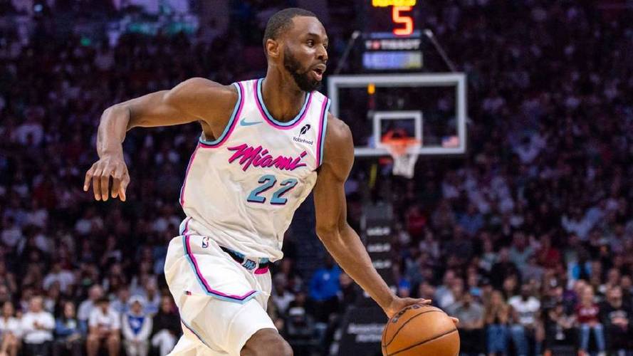 15中10砍下31分6板！斯波：维金斯针对侵略性防守及时做出了调整